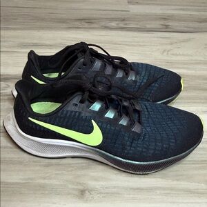 Nike Zoom Pegasus Black and Lime Athletic Sneakers size 8